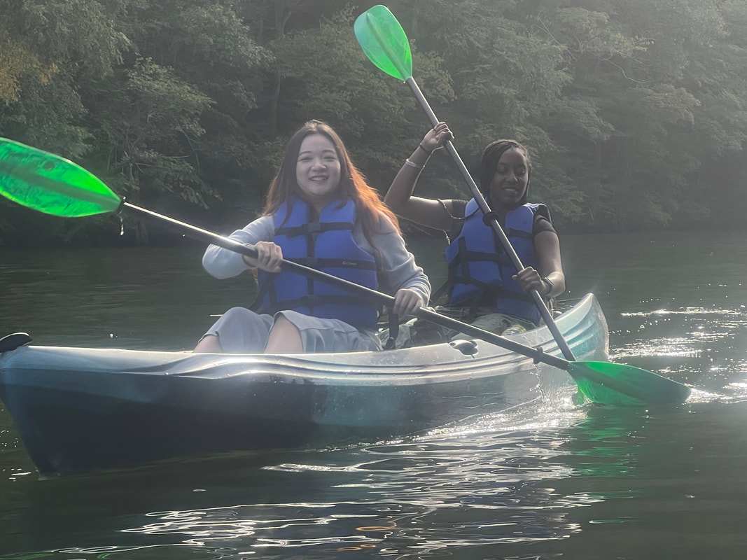 Kayaking at Claytor Lake